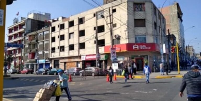 Alquilo local en esquina Av. México – La Victoria